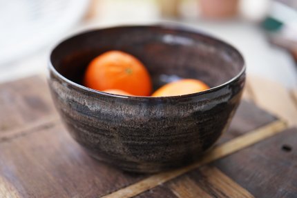 handgetöpferte braun schimmernde Bowl